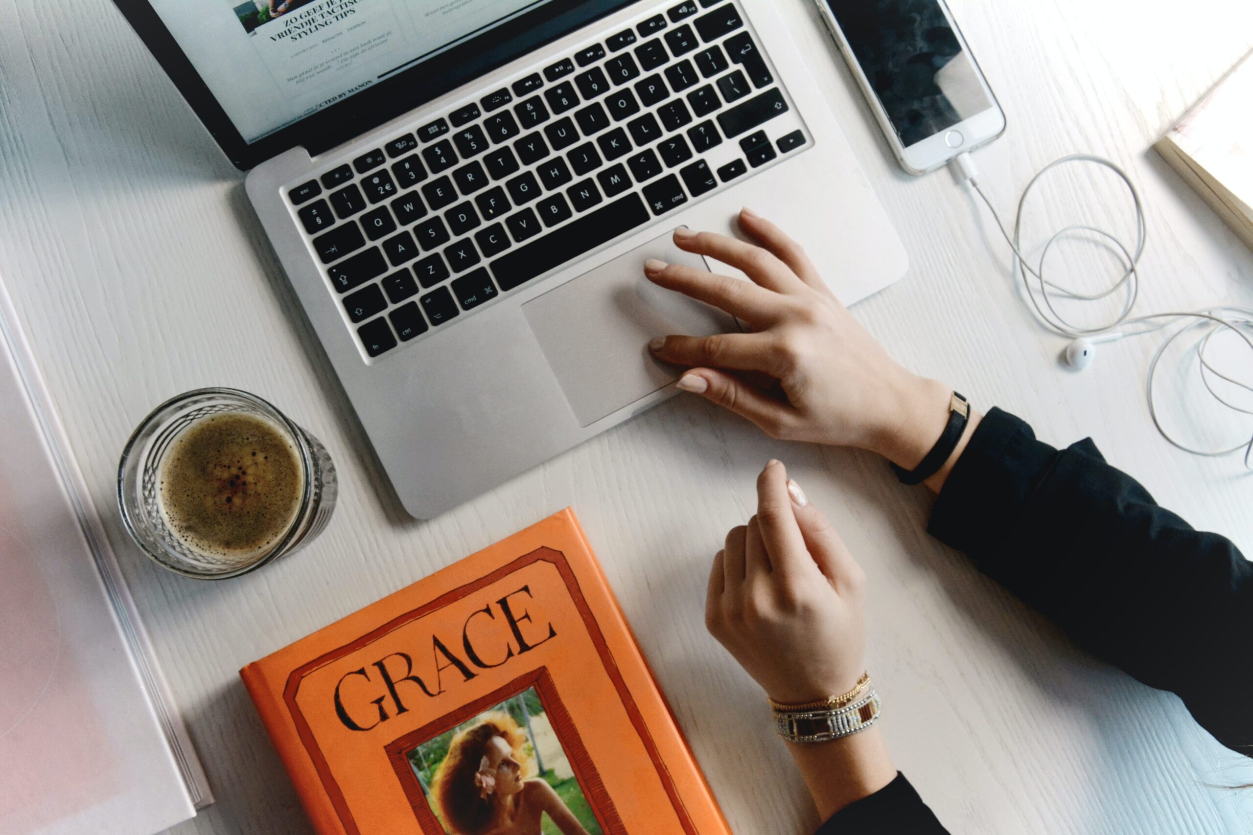 What's considered a good click through rate on Google vs. Facebook?